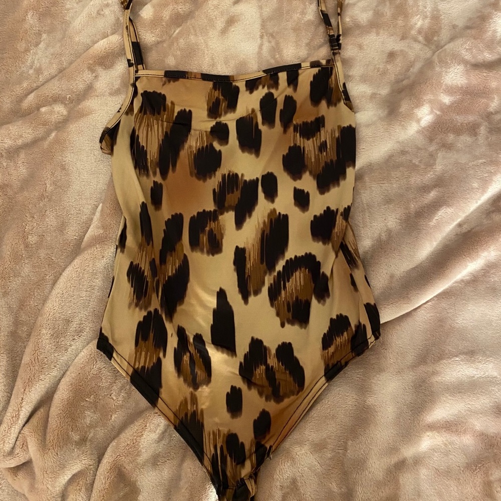 Square neck animal print top